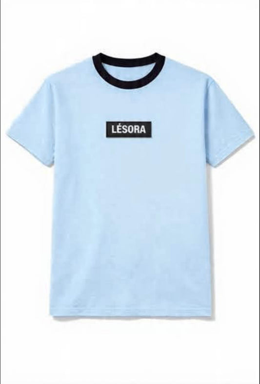 Black collar T-shirt